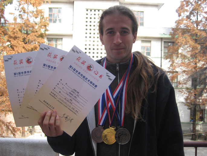 武术健儿-JEFF(美国)在第五届世界传统武术锦标赛中获奖